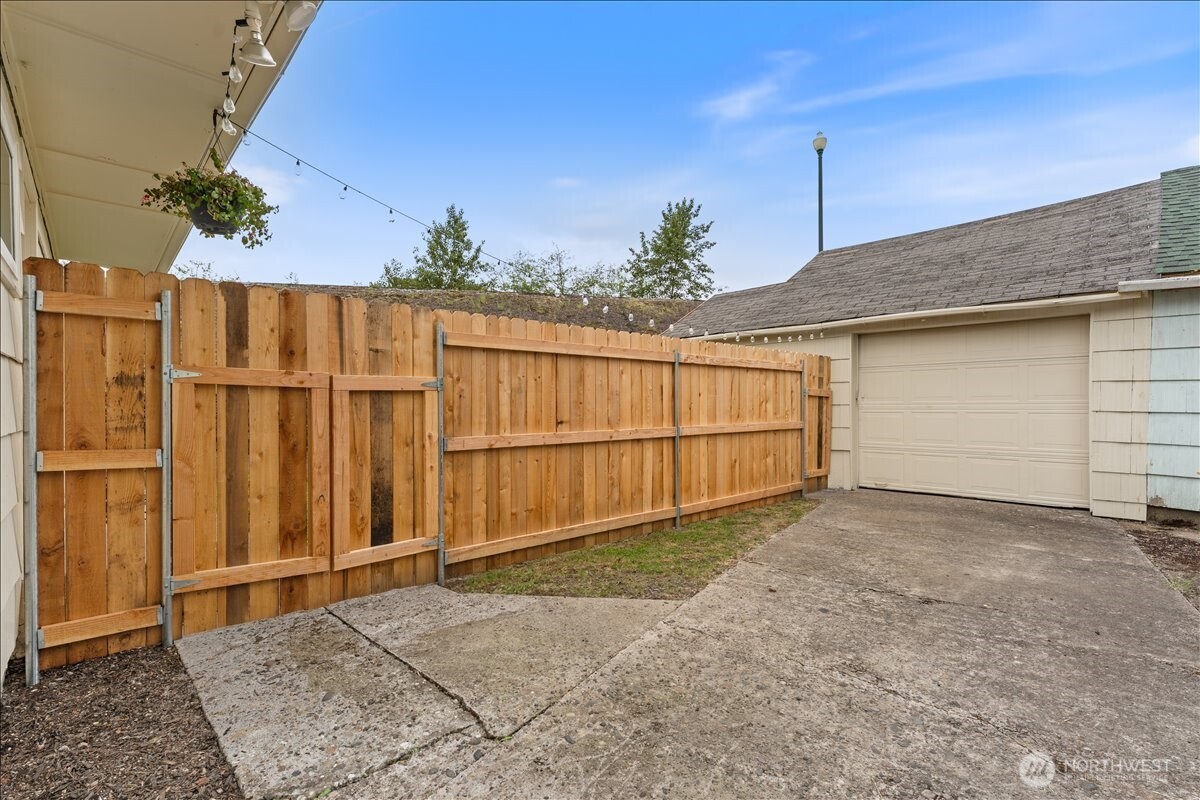 114 Cherry Street NW Castle Rock WA 98611