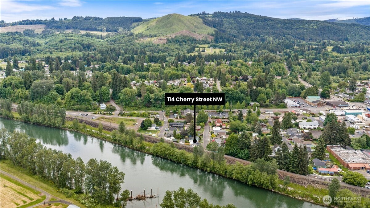 114 Cherry Street NW Castle Rock WA 98611