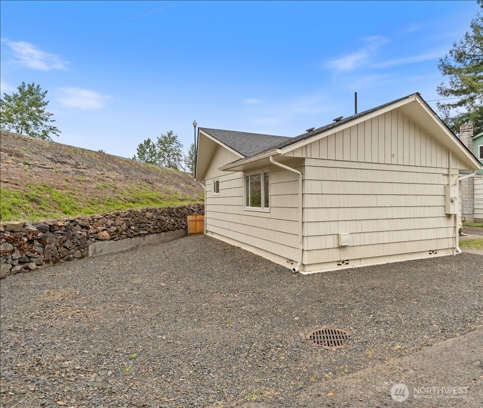 114 Cherry Street NW Castle Rock WA 98611