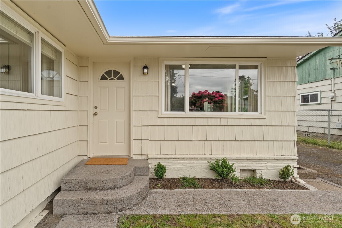114 Cherry Street NW Castle Rock WA 98611