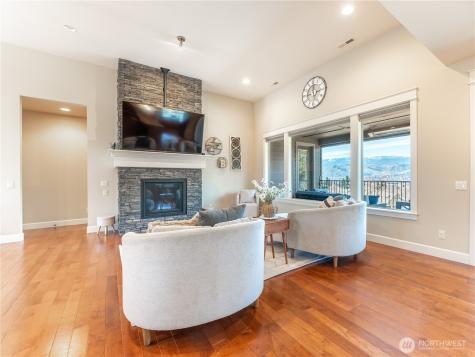 317 Stoneridge Drive East Wenatchee WA 98802
