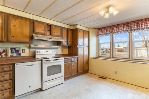 52 Engh Road Omak WA 98841