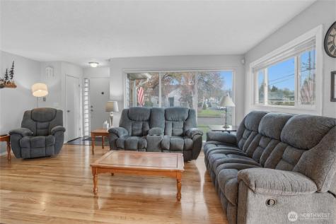 2748 Field Street Longview WA 98632
