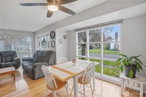 2748 Field Street Longview WA 98632