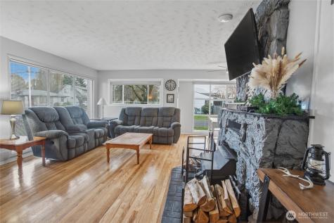 2748 Field Street Longview WA 98632