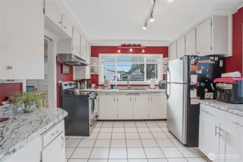2748 Field Street Longview WA 98632