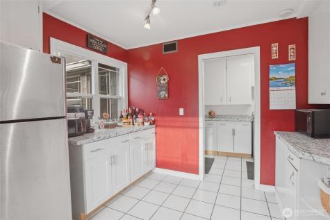 2748 Field Street Longview WA 98632
