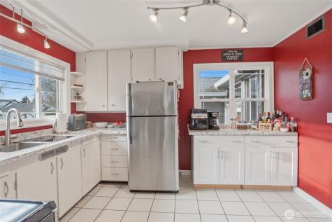 2748 Field Street Longview WA 98632