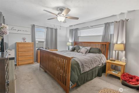 2748 Field Street Longview WA 98632