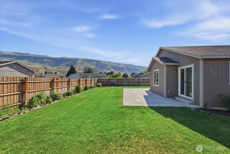 117 Island Loop Road Rock Island WA 98850