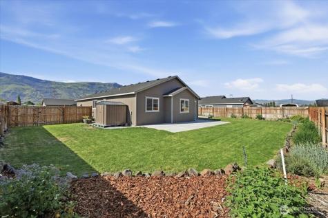 117 Island Loop Road Rock Island WA 98850