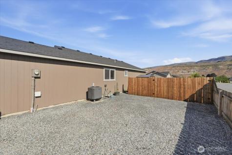 117 Island Loop Road Rock Island WA 98850