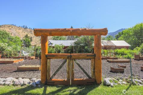 180 Country River Lane Entiat WA 98822