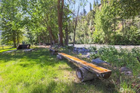180 Country River Lane Entiat WA 98822