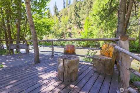 180 Country River Lane Entiat WA 98822