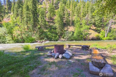 180 Country River Lane Entiat WA 98822