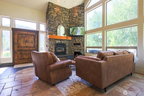180 Country River Lane Entiat WA 98822