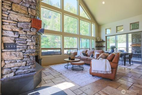 180 Country River Lane Entiat WA 98822