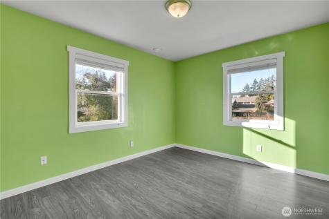10709 Woodland Avenue E Puyallup WA 98373