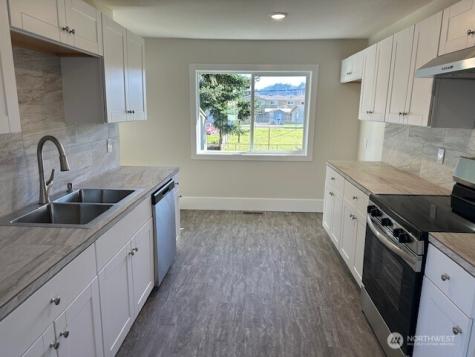 402 S 4th Avenue Kelso WA 98626