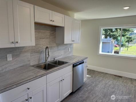 402 S 4th Avenue Kelso WA 98626