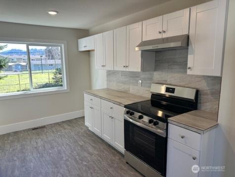 402 S 4th Avenue Kelso WA 98626