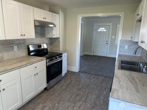 402 S 4th Avenue Kelso WA 98626