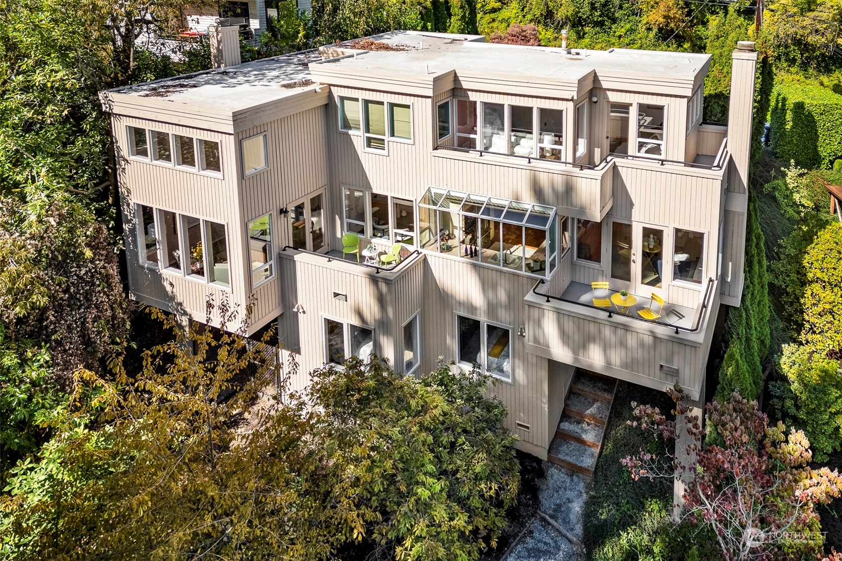 252 Lake Dell Avenue Seattle WA 98122