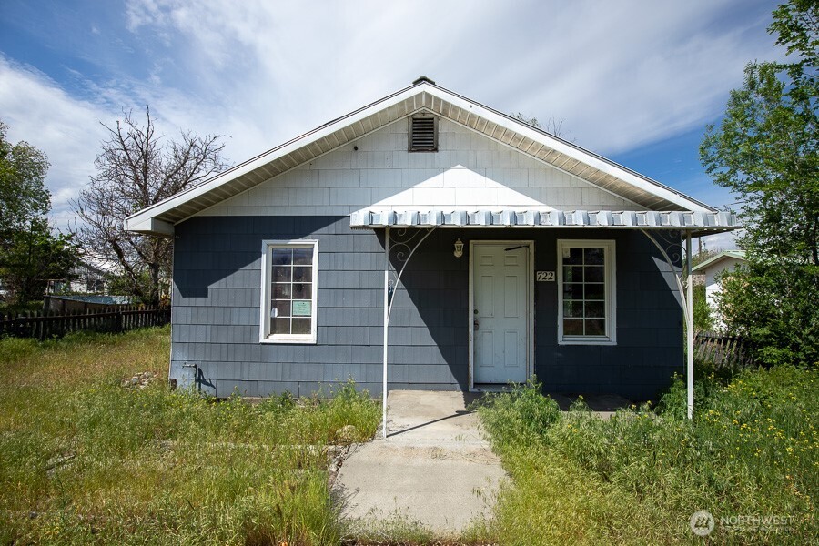 722 Jackson Street Omak WA 98841