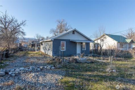 722 Jackson Street Omak WA 98841