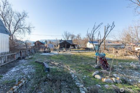 722 Jackson Street Omak WA 98841