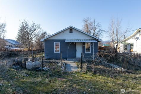 722 Jackson Street Omak WA 98841