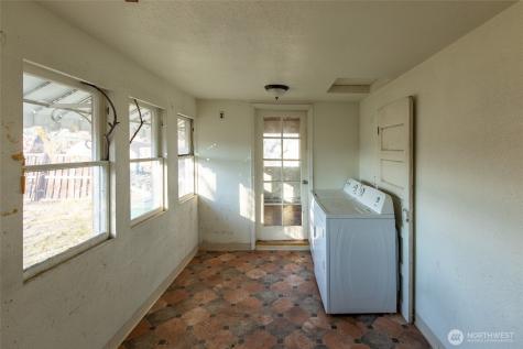 722 Jackson Street Omak WA 98841