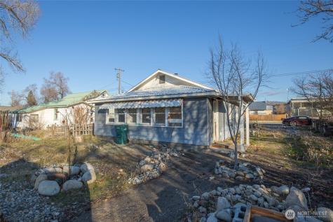 722 Jackson Street Omak WA 98841