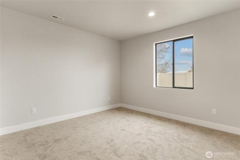 532 S Oasis Loop East Wenatchee WA 98802