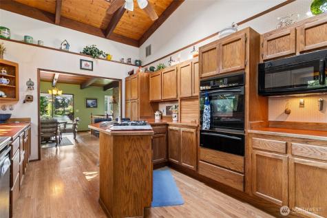 2207 S 304th Street Federal Way WA 98003