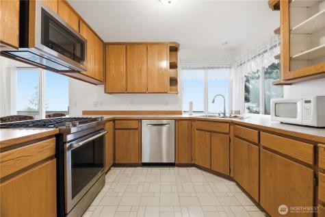 1924 5th Street SE Puyallup WA 98372