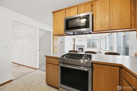 1924 5th Street SE Puyallup WA 98372