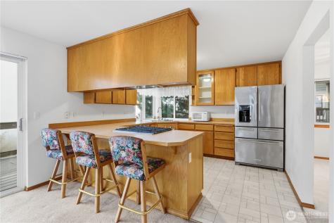 1924 5th Street SE Puyallup WA 98372
