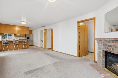 1924 5th Street SE Puyallup WA 98372