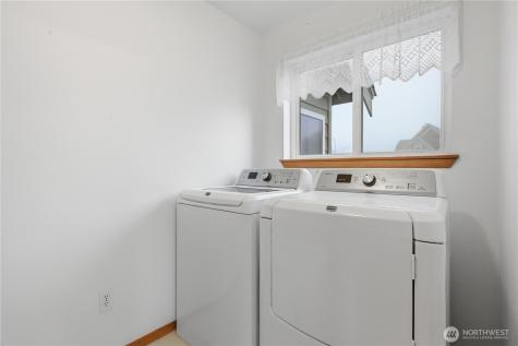 1924 5th Street SE Puyallup WA 98372
