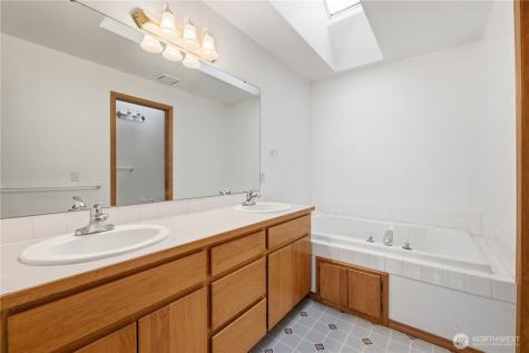 1924 5th Street SE Puyallup WA 98372