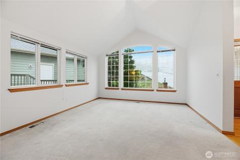 1924 5th Street SE Puyallup WA 98372