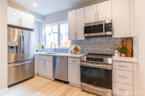 527 S Cloverdale Street Seattle WA 98108