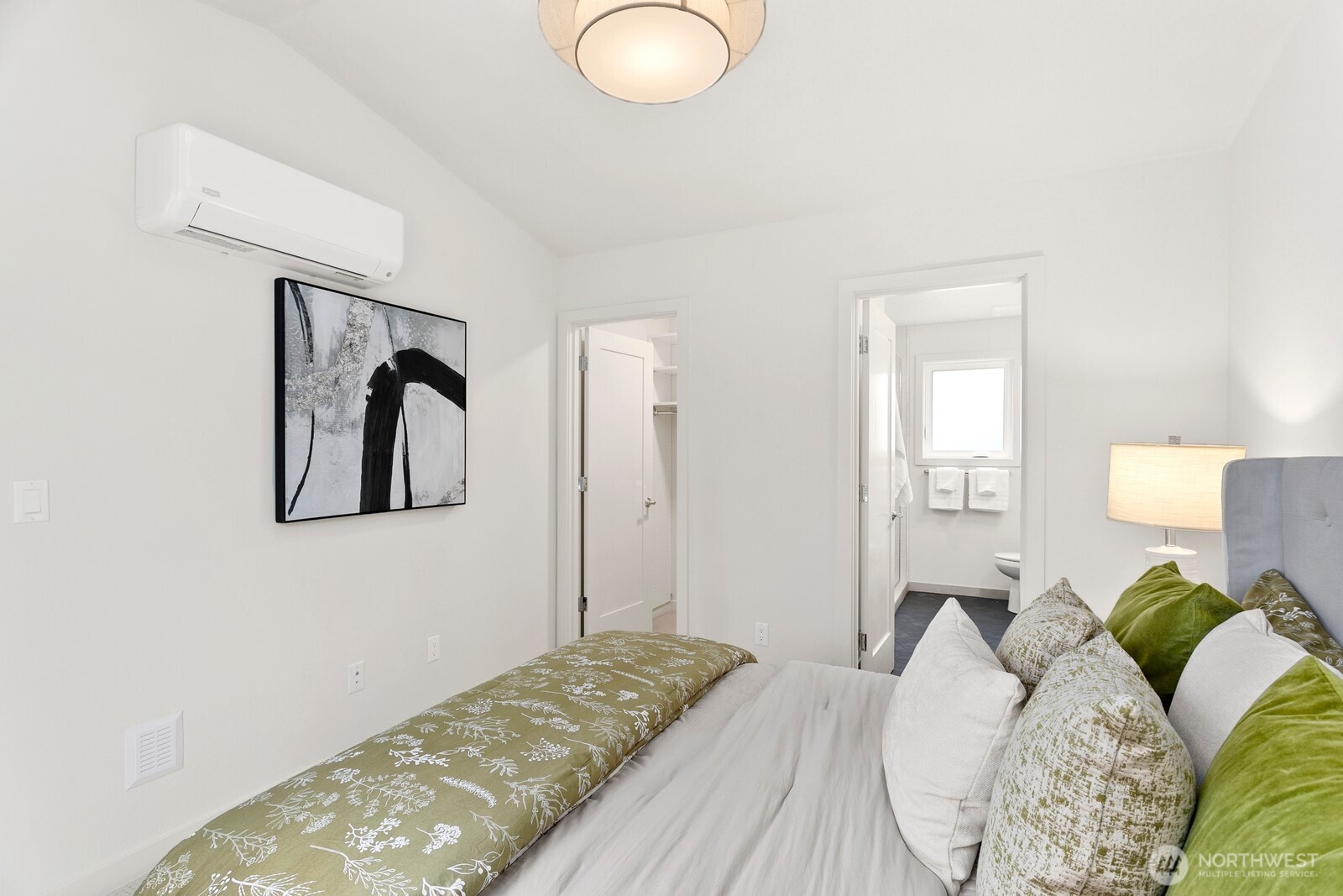 2817 W Bertona Street Seattle WA 98199