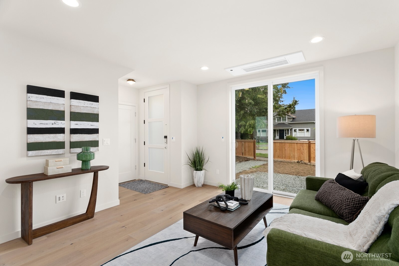 2817 W Bertona Street Seattle WA 98199
