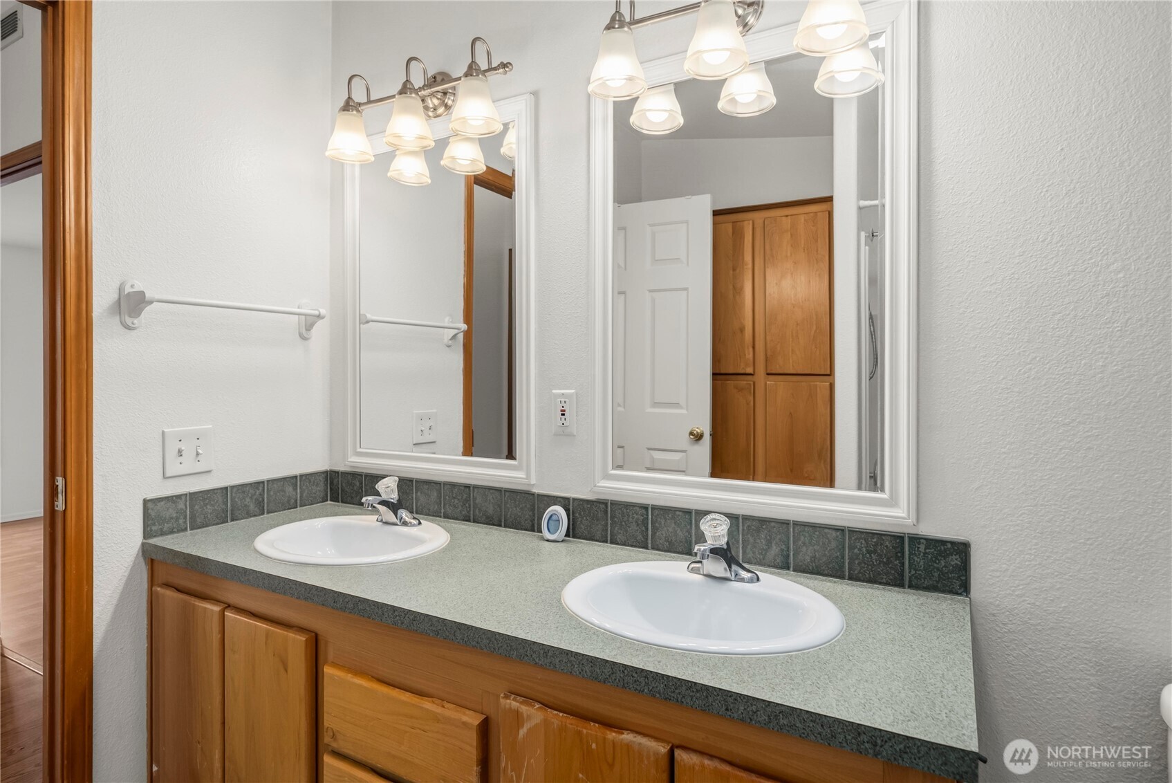 337 Redwood Street Enumclaw WA 98022