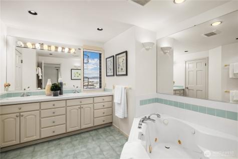 3418 W Lake Sammamish Parkway SE Bellevue WA 98008