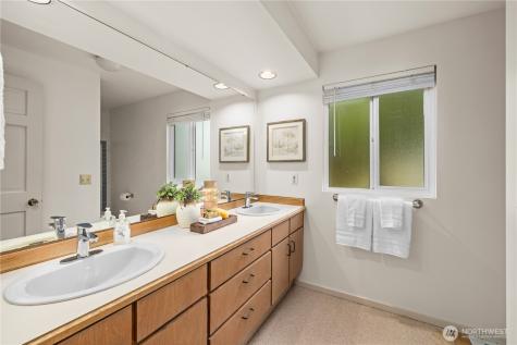 3418 W Lake Sammamish Parkway SE Bellevue WA 98008