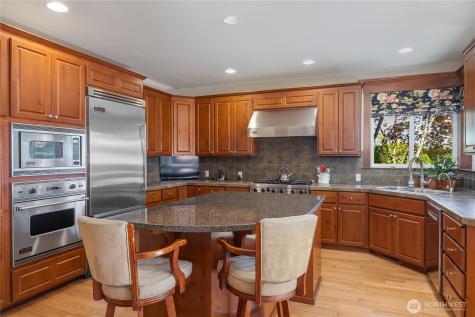 23431 NE 10th Place Sammamish WA 98074